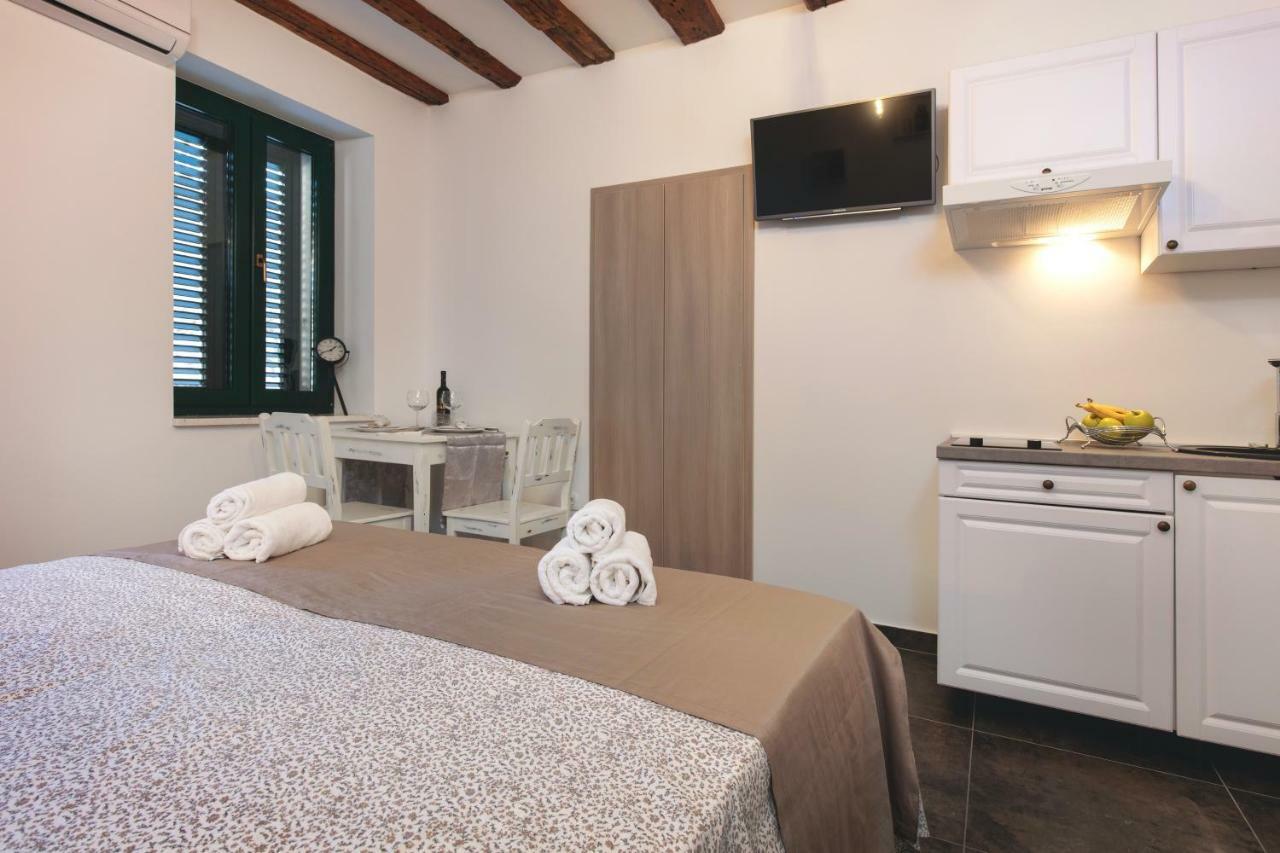 Studio Apartments Insula スプリト エクステリア 写真